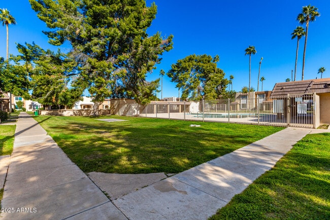 Building Photo - 7126 N 19th Ave