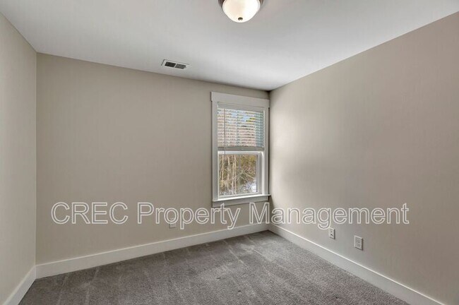 Building Photo - 7811 Park Gate Dr