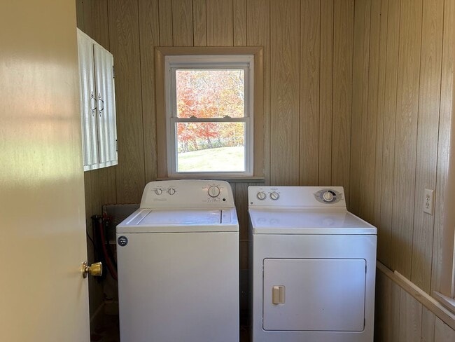 Building Photo - Charming 2 Bedroom Home with Stunning Views