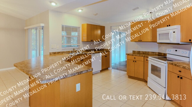 Building Photo - 4112 SW 6th Pl