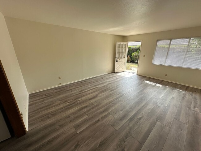 Building Photo - Cute 2 Bd 1Ba Unit NE Santa Maria