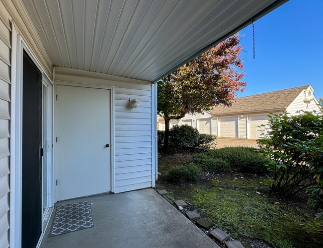 Building Photo - 9910 NE 137th St