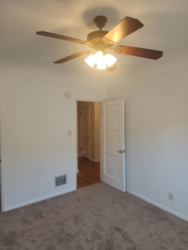447 E BED 2 - 447 N Oakhurst Dr