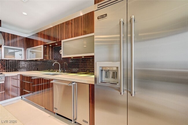 Building Photo - 3750 S Las Vegas Blvd