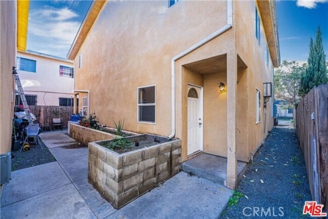 Building Photo - 10605 Avalon Blvd