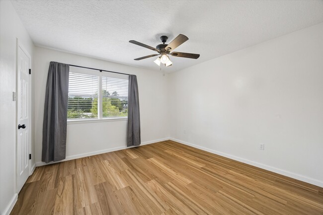 Building Photo - 1600 Hazelwood St