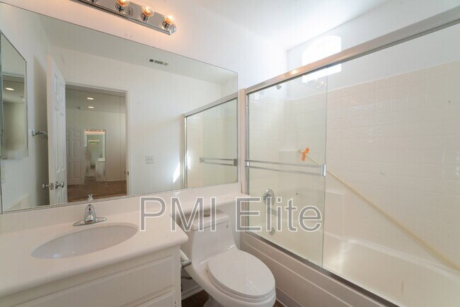 Building Photo - 28254 Canterbury Ct