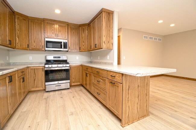 Building Photo - 610 Martin Ave