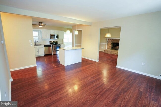 Building Photo - 5679 Anchor Pl