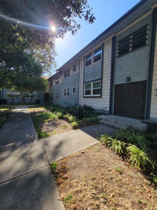 Building Photo - 3634 Kalsman Dr