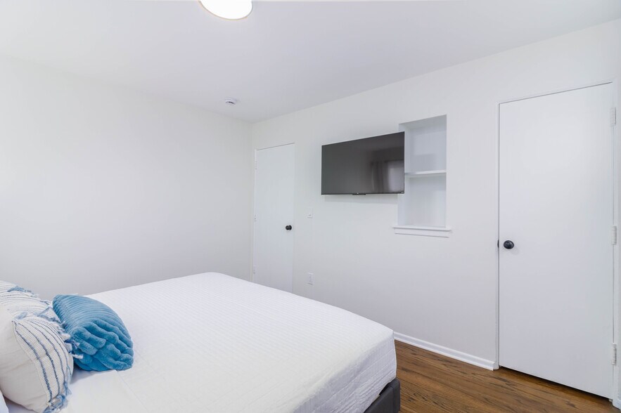 Master room - 29744 Rosslyn Ave