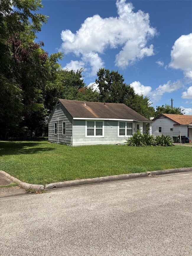 Building Photo - 6610 Stearns St