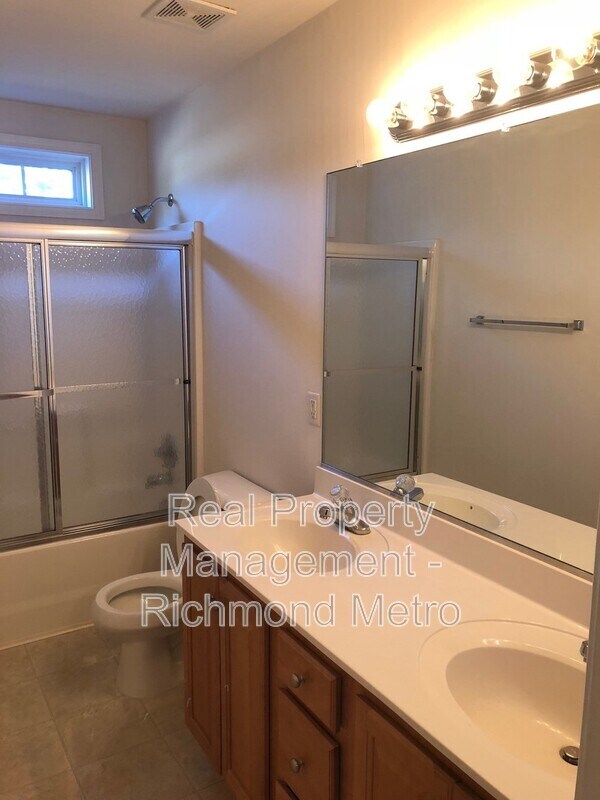 Building Photo - 409 Wilmer Ave
