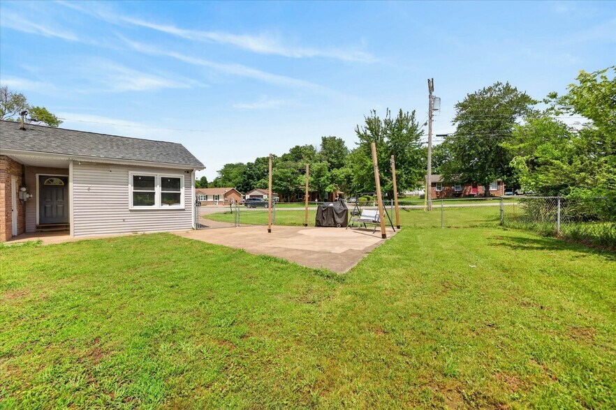 Building Photo - 576 Cynthia Dr