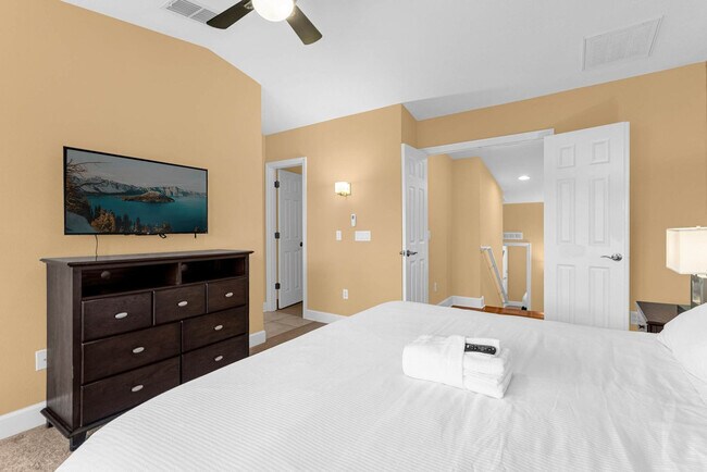 Building Photo - 14545 Damai Ln