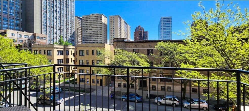 Building Photo - 3900 N Pine Grove Ave