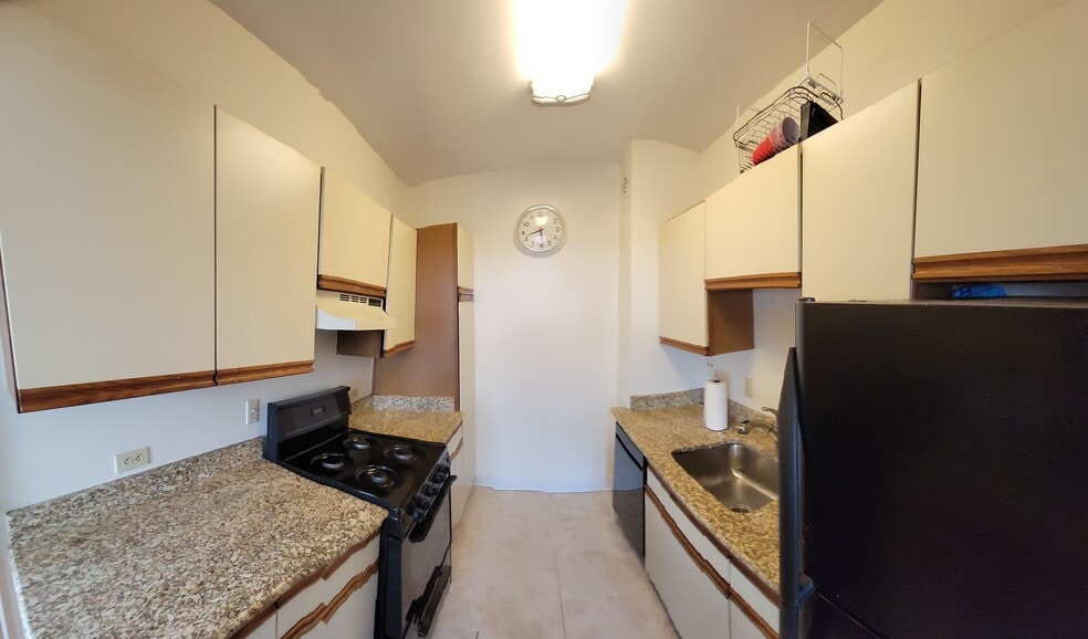 Kitchen - 3601 Wisconsin Ave NW