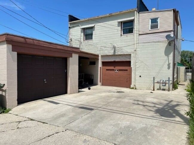 Building Photo - 7105 W Capitol Dr