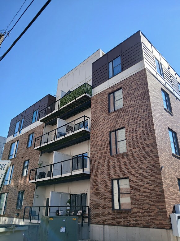Building Photo - 721 E North St