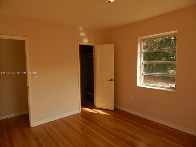 Building Photo - 1841 SW 37th Ave