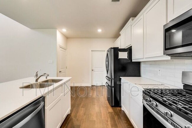 Building Photo - 6013 Wildflower Wy