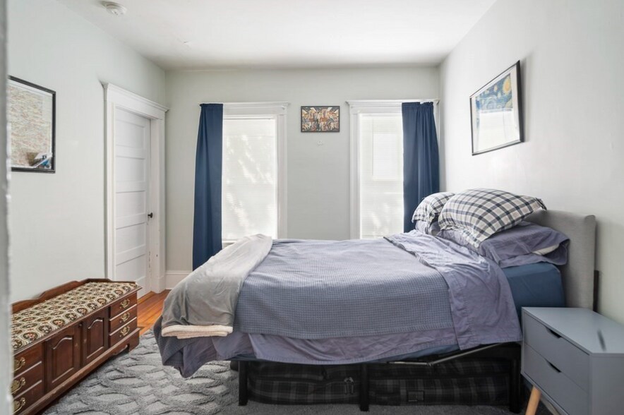 Building Photo - 44 Greenleaf Ave