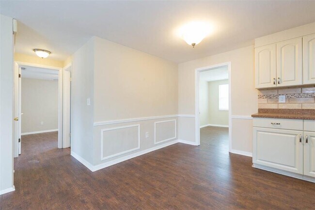 Building Photo - 4204 Newbury Dr