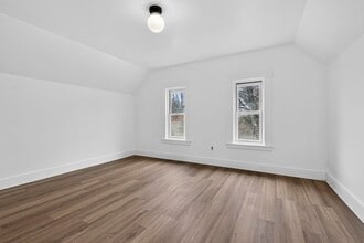 Building Photo - 166 Elliot St