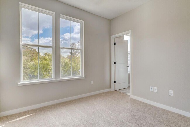 Building Photo - 3809 Valley View Rd