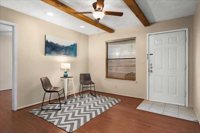 Building Photo - Great Location, Immediate Move In available - 2 bed / 2 bath Condo - 100% off First Month's rent!