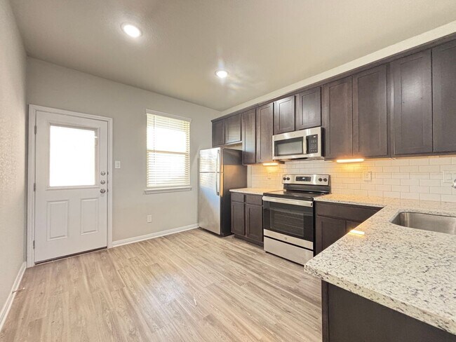 Building Photo - Luxury Living in the Heart of Cibolo!