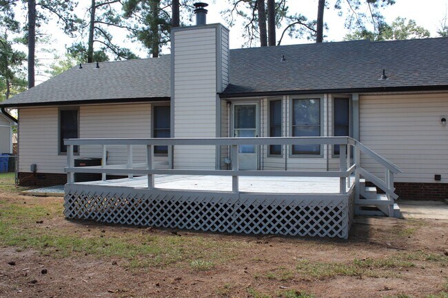 Building Photo - Lake Rim area