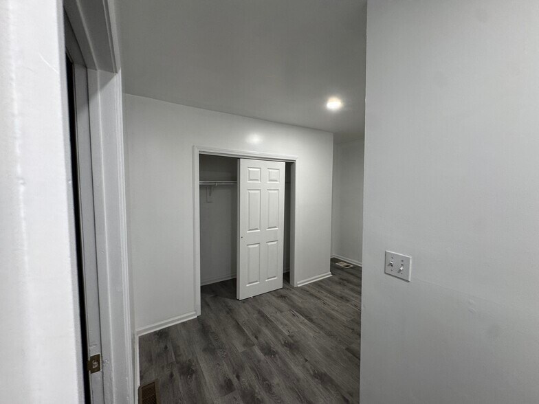 Building Photo - 48 1/2 3rd St