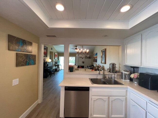 Building Photo - 5 Coldstream, 47