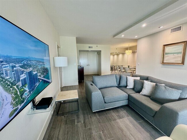 Building Photo - 20281 E Country Club Dr