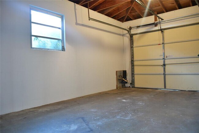 Building Photo - 3012 W Fair Oaks Ave