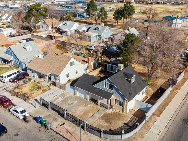 Building Photo - 44202 Heaton Ave