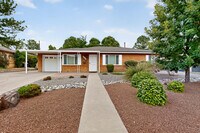 Building Photo - 2020 Hendola Dr NE