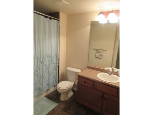 Building Photo - Townhome