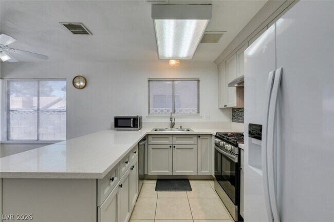 Building Photo - 5847 Alcott Ave