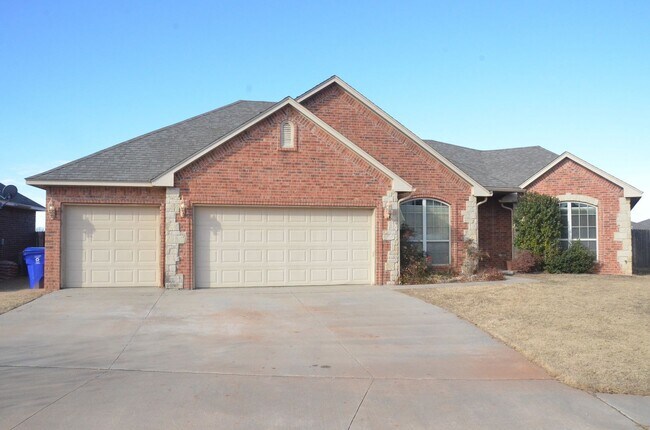 Primary Photo - 4 Bed Close to OU