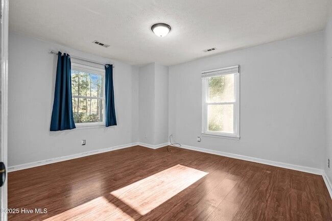 Building Photo - 215 Canterbury Rd