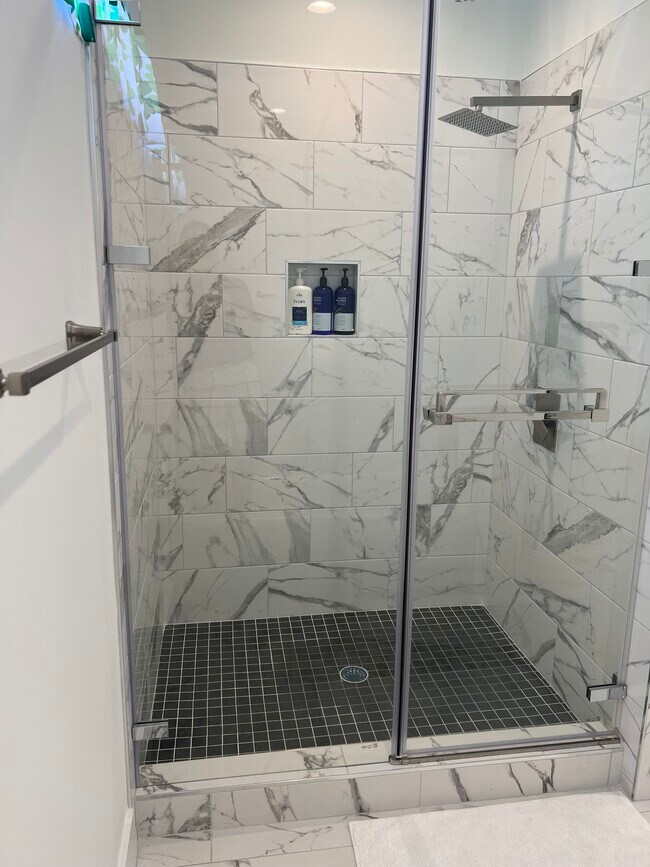 Building Photo - 1118 Nova St