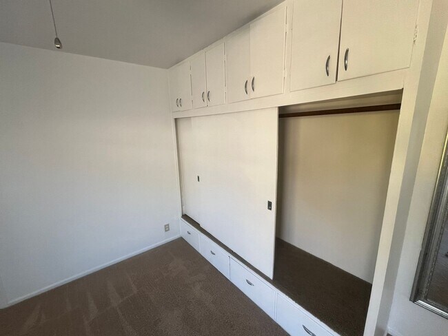 Building Photo - 705 Grapevine Rd