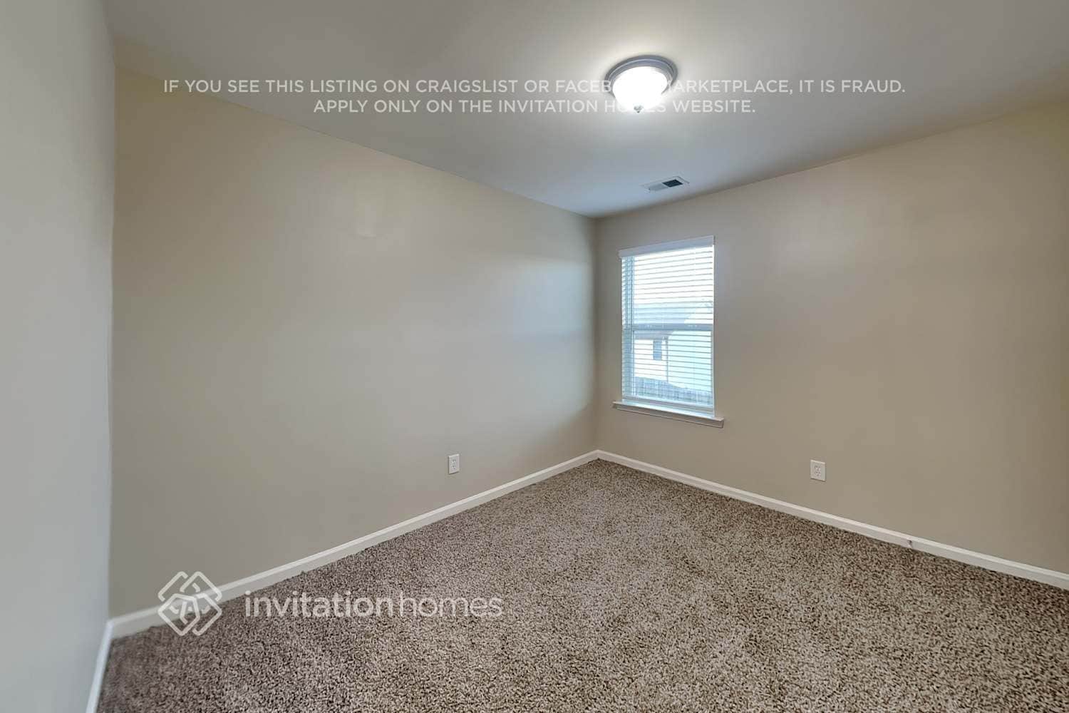 Building Photo - 925 Donington Cir SE