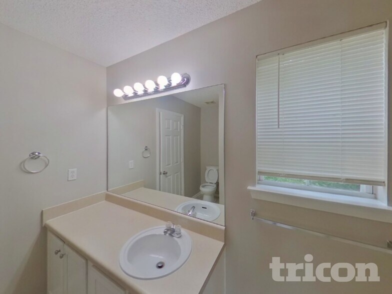 Building Photo - 123 Galway Ln