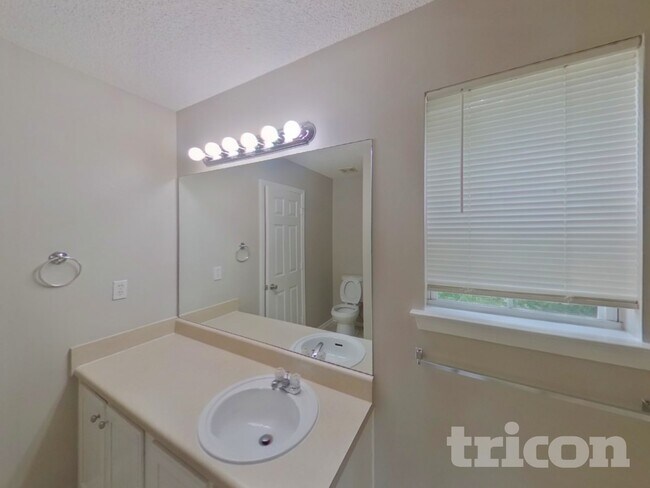 Building Photo - 123 Galway Ln