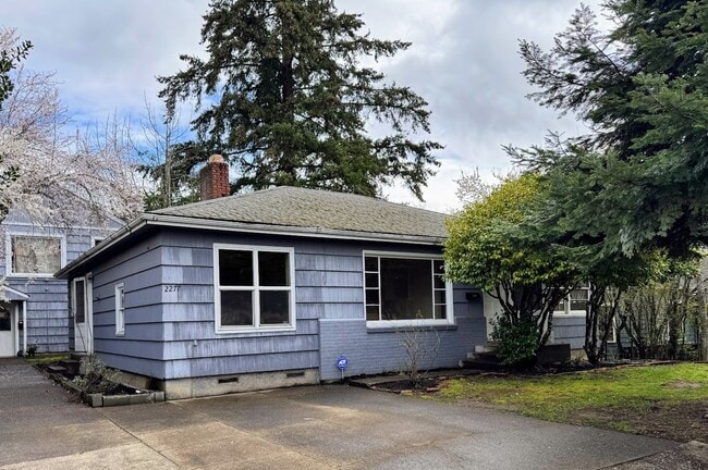 Primary Photo - 3 Bedroom House in Southwest Eugene