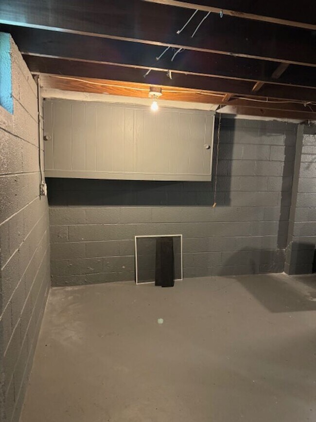 Building Photo - 5150 Outer Dr E