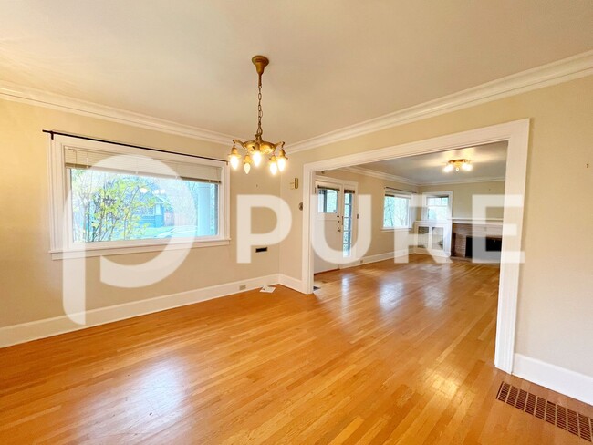 Building Photo - Adorable and Spacious 1920's Bungalow in N...